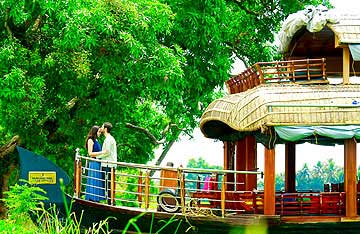 houseboat stay for Couple in Kerala